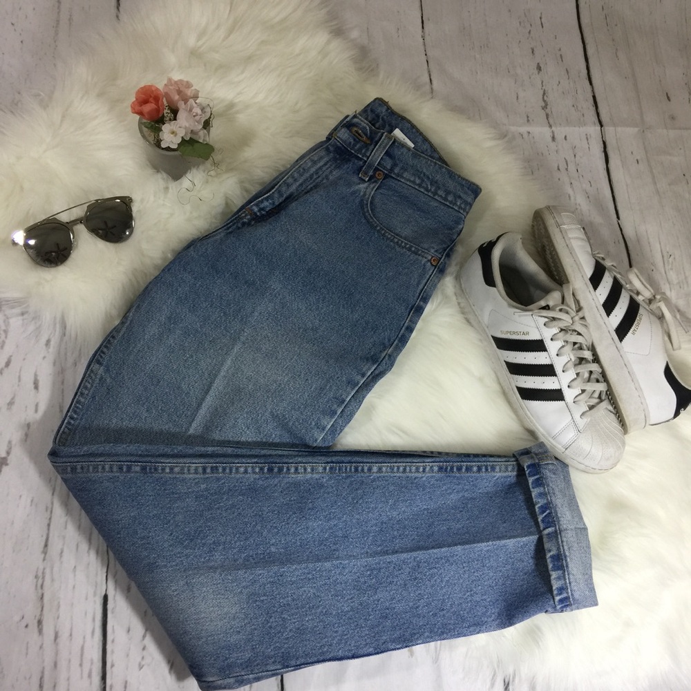 VINTAGE LEVI'S 560  High Waisted Mom Jeans Size 28